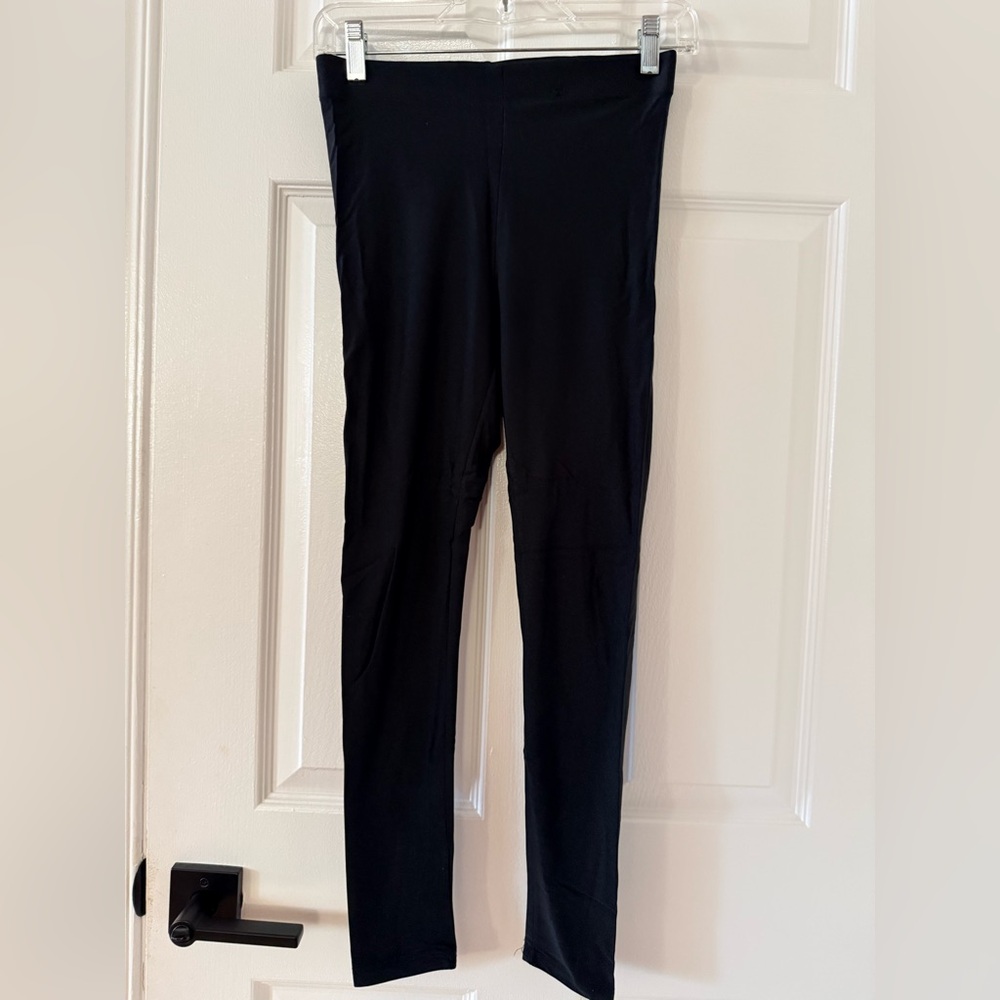 P176- Sleek Black Women's Leggings